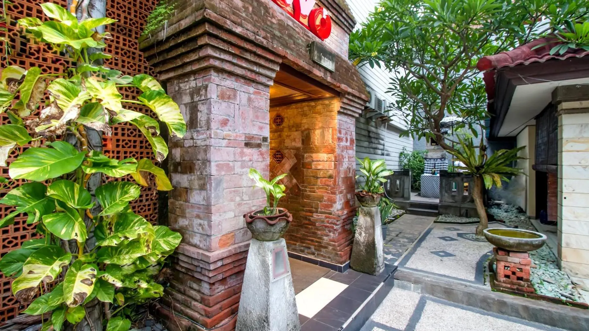 Super Oyo 3118 Maxi Budget Kuta Lombok 2*,