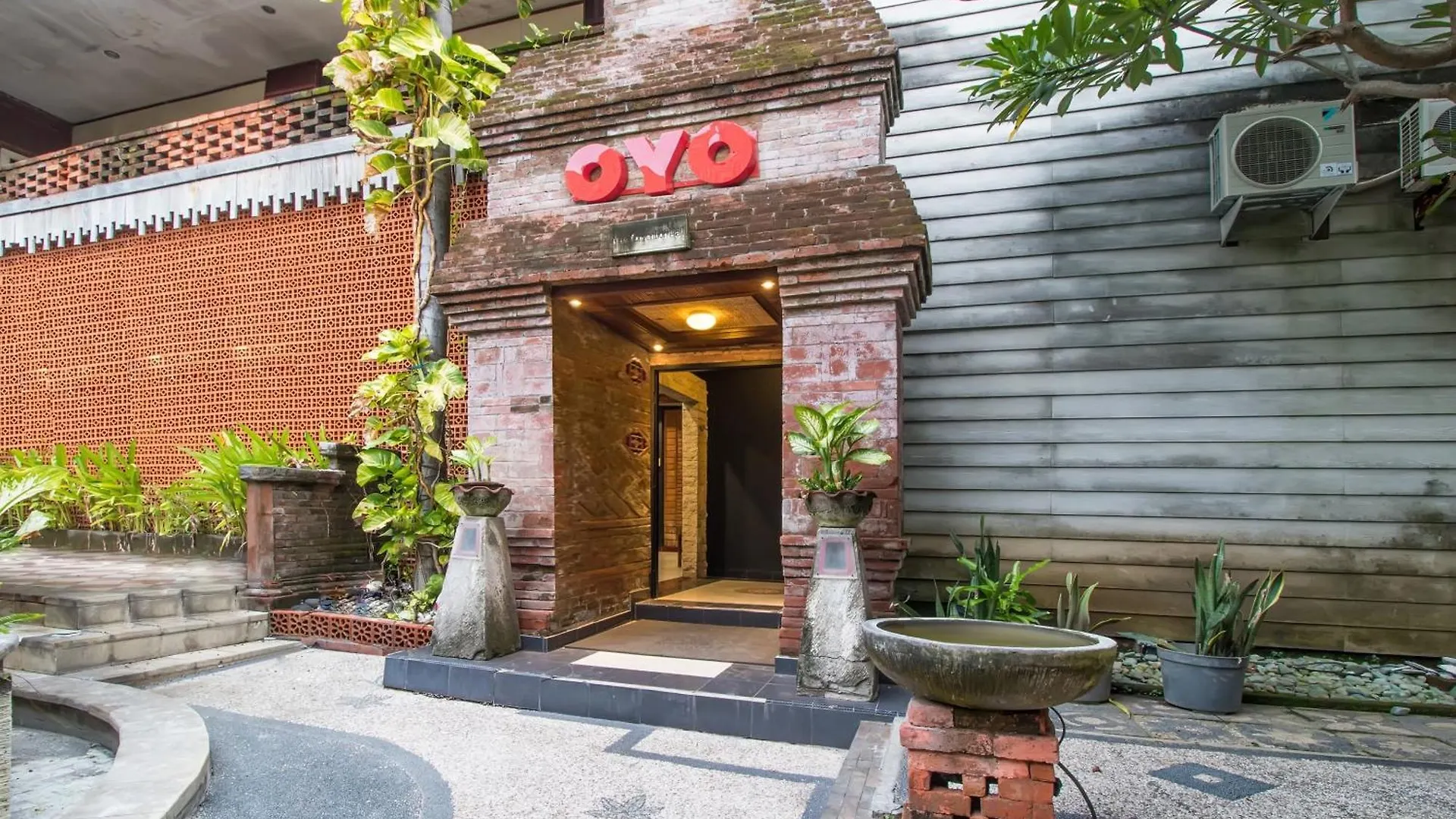 Hotell Super Oyo 3118 Maxi Budget Kuta Lombok